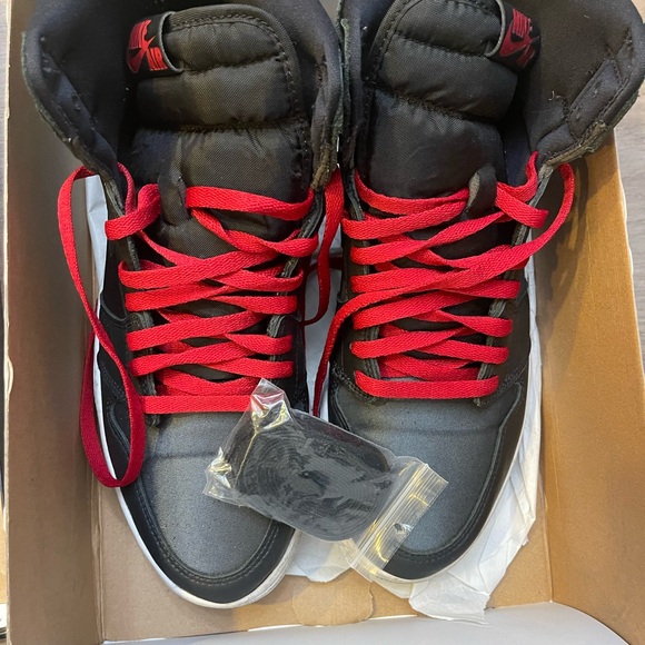 Used Men’s Air Jordan 1 Retro High OG (Gently Used) size 13 Black Satin Gym Red - Picture 4 of 11